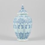 1019 9213 VASE AND COVER